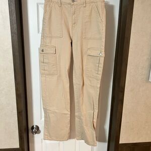 Relaxed Tan Cargo Jeans with Casual Style